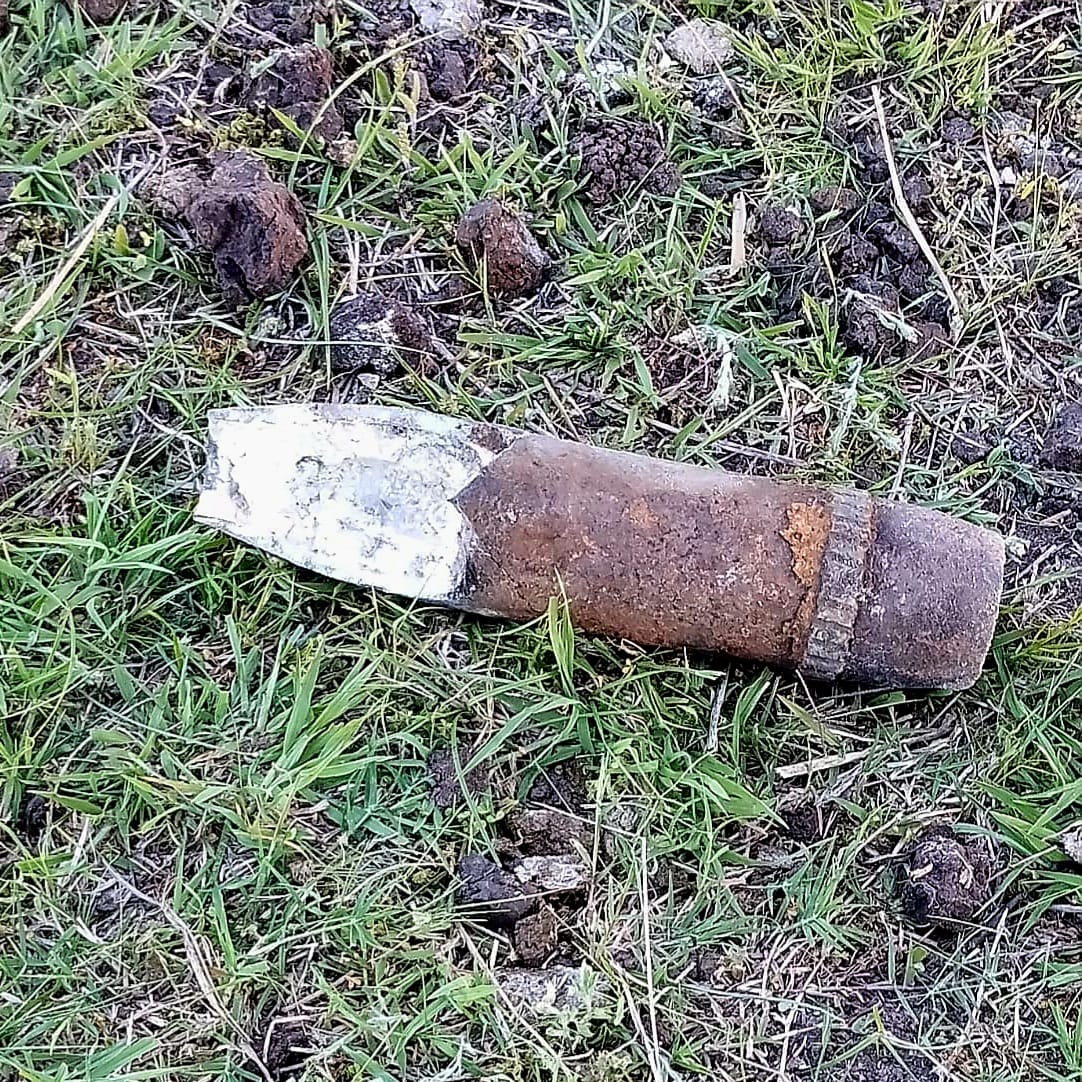 Hallan un proyectil de guerra en un campo de Santa Elena